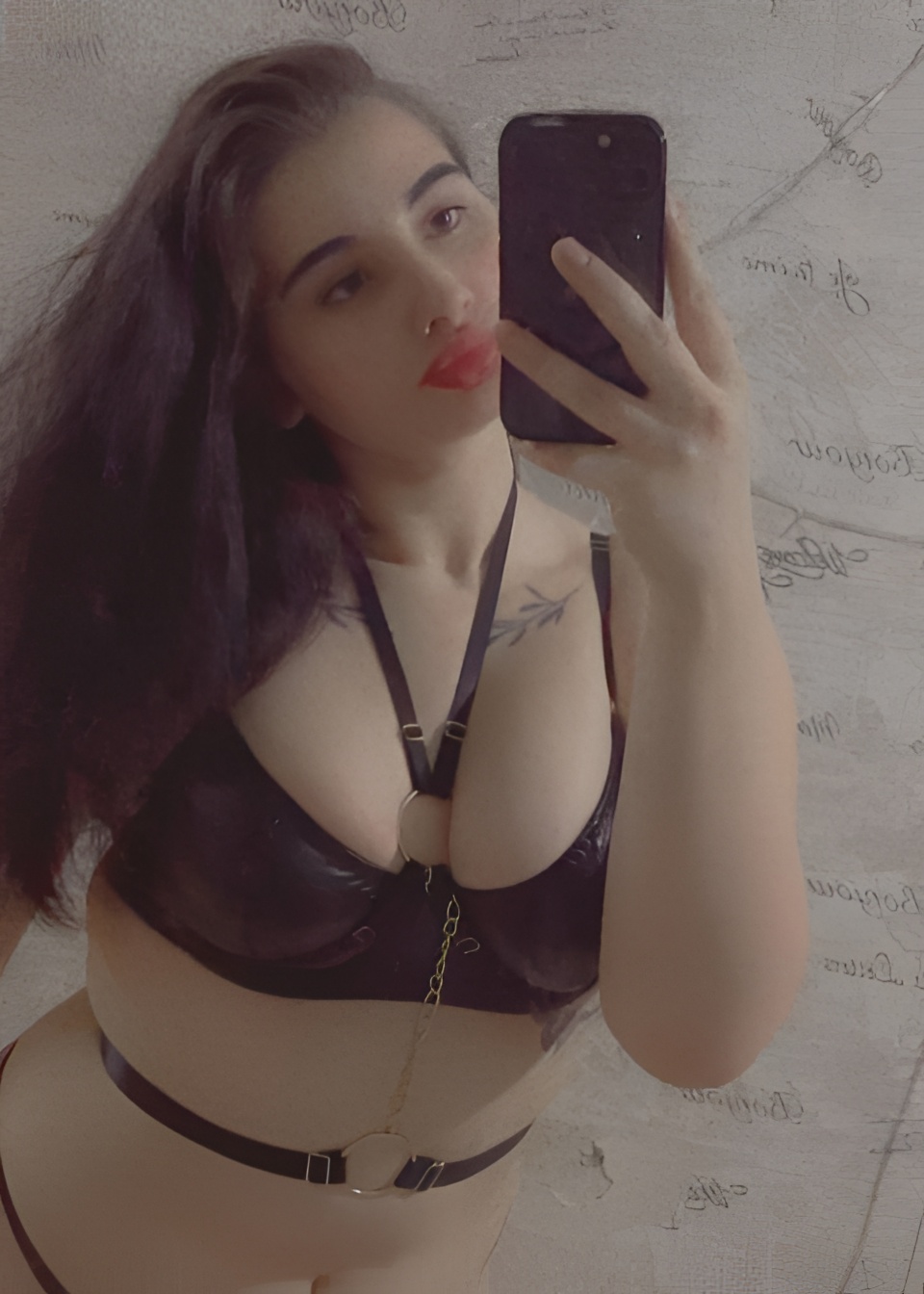 Соня привлекательная девушка из Лодейного поля цена от 15000 руб