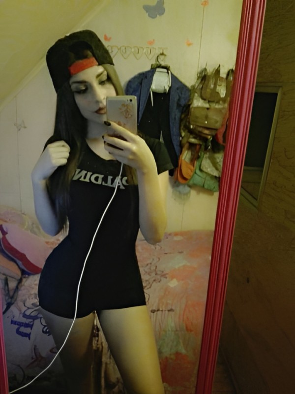 Рената привлекательная девушка из Лодейного поля цена от 3000 руб