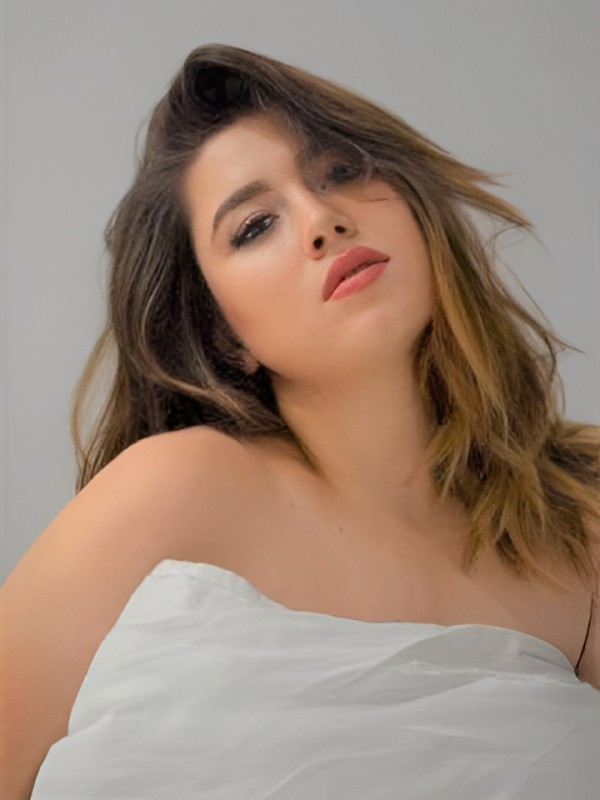 Ульяна привлекательная девушка из Лодейного поля цена от 1500 руб