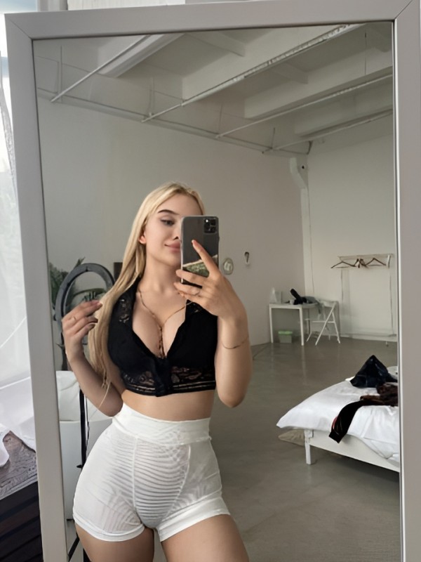 Виктория привлекательная девушка из Лодейного поля цена от 2500 руб