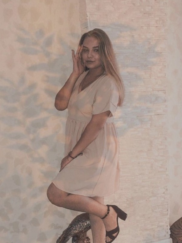 Алевтина привлекательная девушка из Лодейного поля цена от 3500 руб